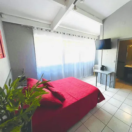 Ξενοδοχείο L Organdi *